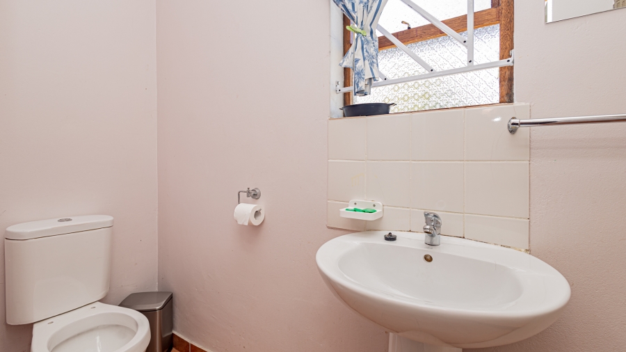 3 Bedroom Property for Sale in Loucharmante Western Cape